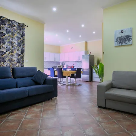 Cozy アパート フルナス